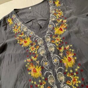 Embroidered Blouse Womens Medium Gray V Neck Top Short Sleeve Crochet‎ Bohemian